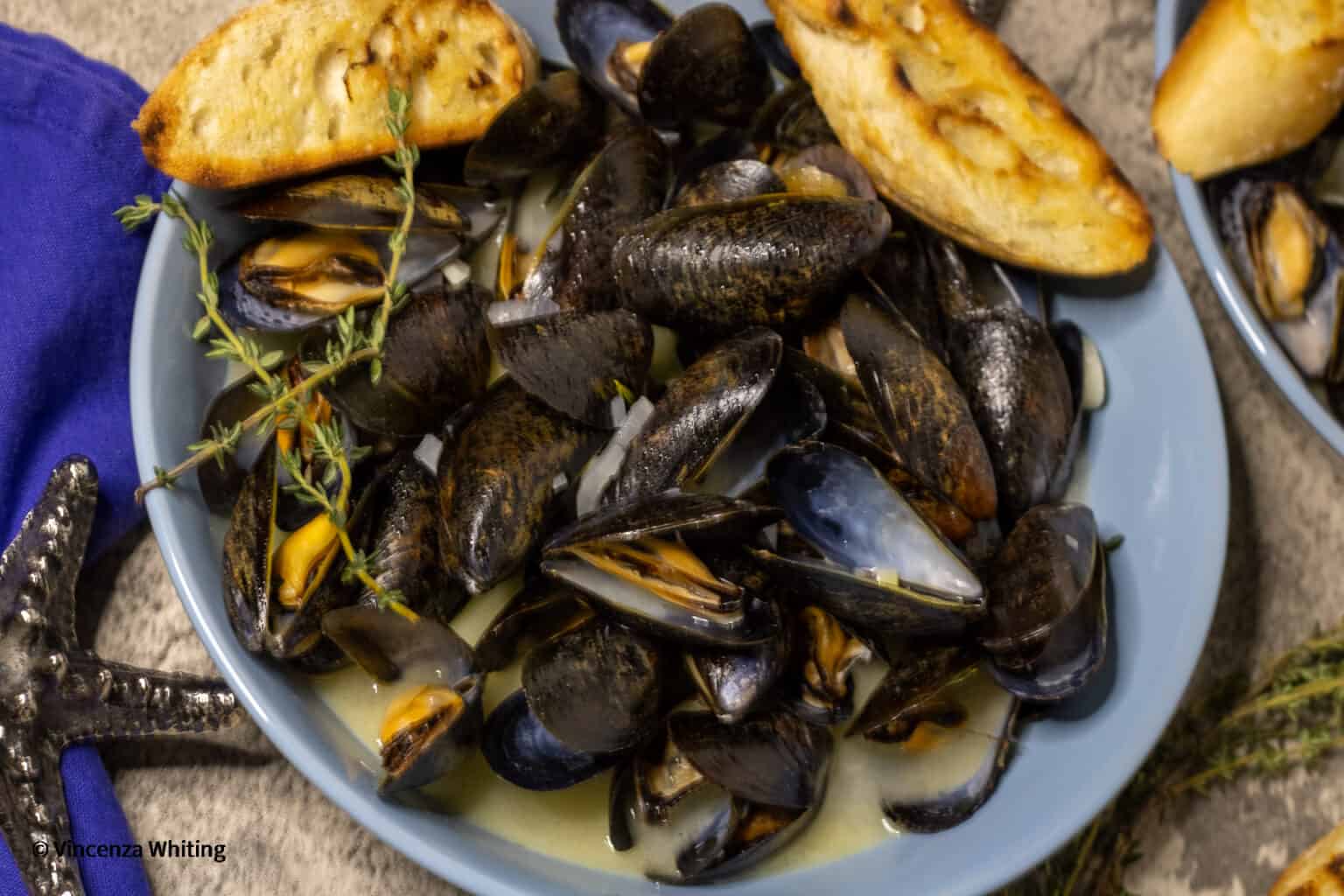 Quick Mussels Steamed in White Wine and Garlic Sauce Recipe Enza's