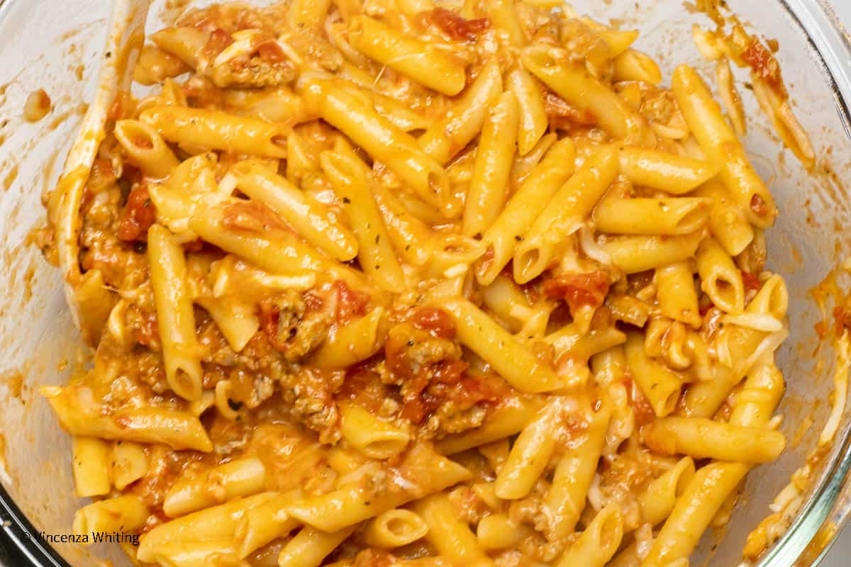 Pasta with sause in a bowl.